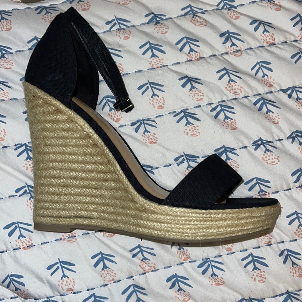 Express woman’s black linen espadrille wedge heals
